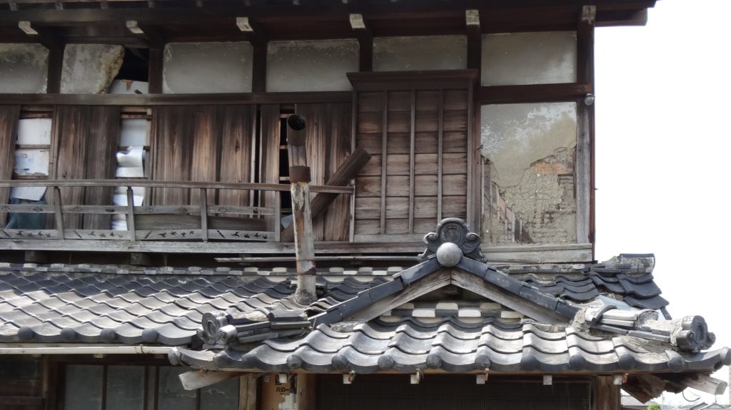 雨漏りしやすい家の写真（雨漏り防水センター）